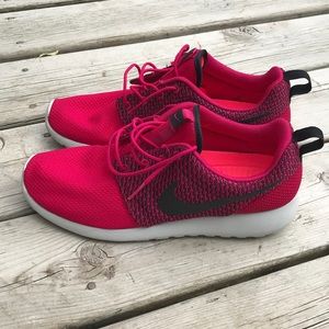 Nike Roshe Shoes (men’s 9.5/women’s 11)